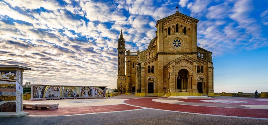 From Sliema: Gozo, Comino & The Blue Lagoon Boat & Bus Tour - The Gozo photo stop at a bay or Qala Belvedere