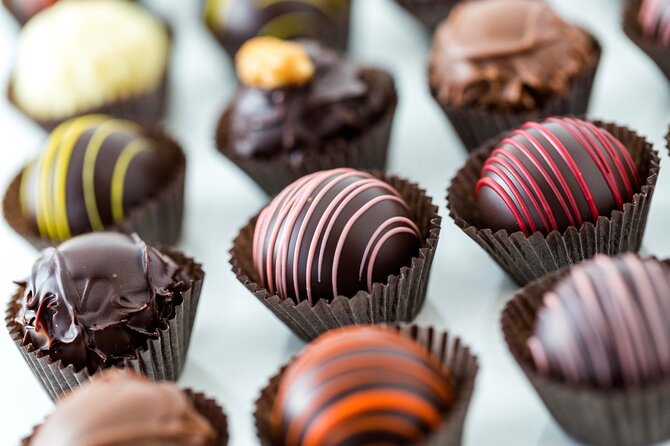 Gin and Chocolate Pairing Workshop in Malta - Four gins, five chocolates, one compact Maltese tasting