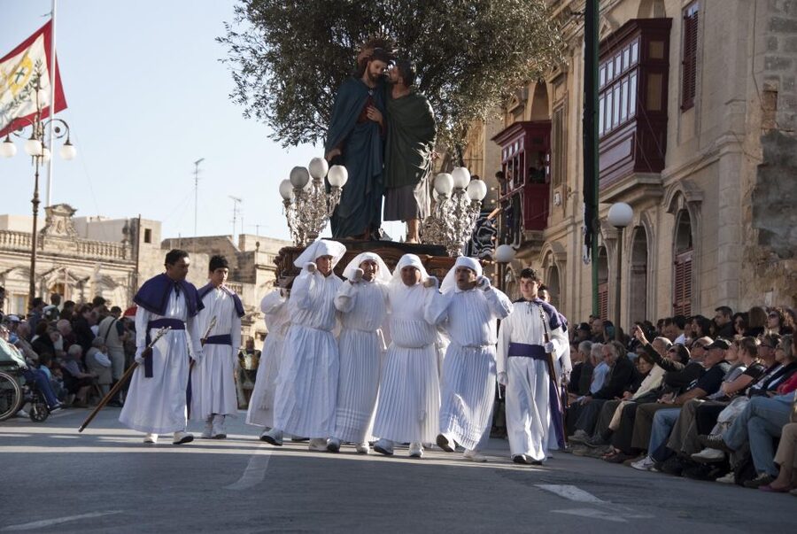 Good Friday Easter Procession with Commentary and Transport - Practical points that can make the evening easier