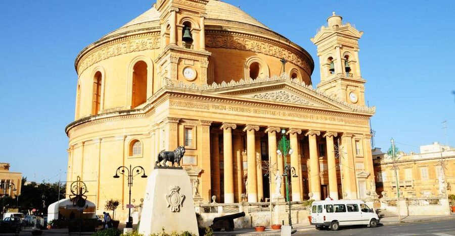 Half-Day Tour of Mosta, Ta'Qali Crafts Village & Mdina - Ta’ Qali crafts from glass, silver, and stone