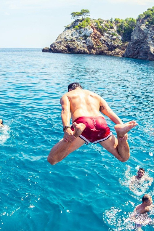 Malta: Boat Party + Watersport+ Comino+ OpenBar ALL INCLUDED - Who will enjoy this five-hour outing