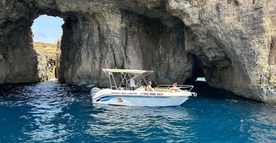 Malta:Gozo,Comino,Crystal/BlueLagoon&Caves Private Boat trip - Why a private Comino boat trip makes sense