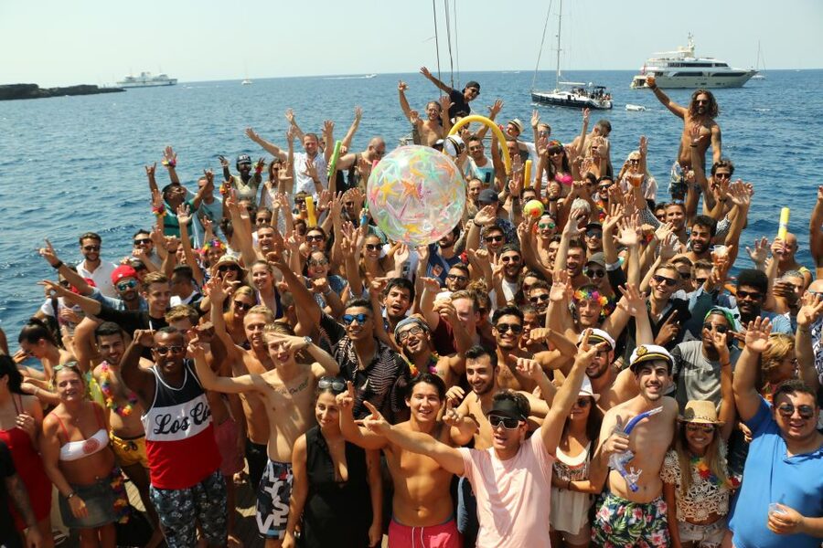 Malta: Lazy Pirate Boat Party with Drinks & Food - The moonlight swim stop