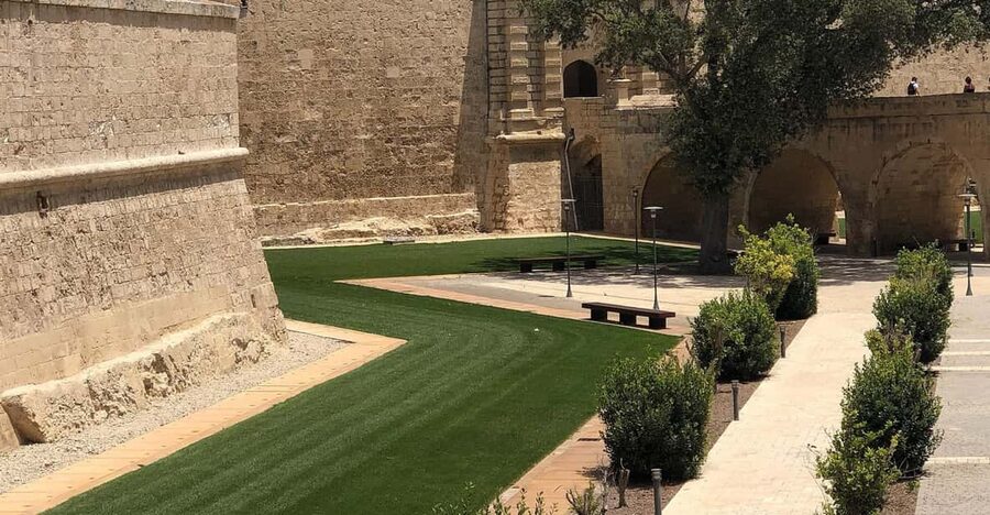 Malta: Mdina and Rabat Walking Tour with Catacombs - Entering Mdina through Greeks Gate