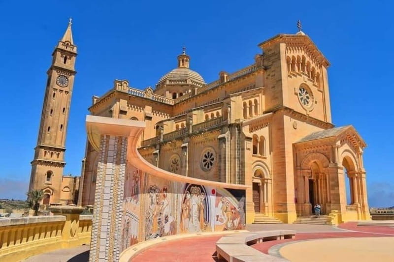 Malta: Private Jeep Tour of Gozo with Lunch - Starting your Gozo day from a Malta hotel