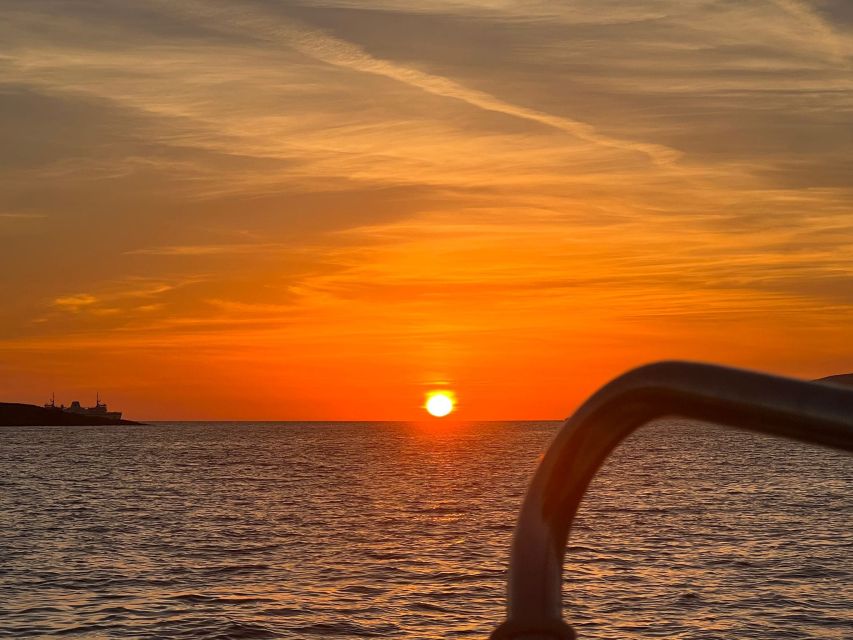 Malta: Private Sunset Boat Trip to Comino and Blue Lagoon - The sunset finale