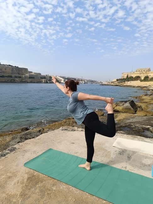 Malta: Private Yoga class close the Sea - Meeting Martina at the white bar