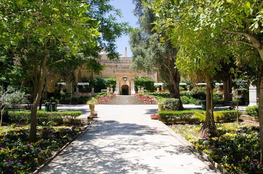 Malta: Rabat, Mdina, & San Anton Gardens Tour - Entering Mdina, Malta’s Silent City