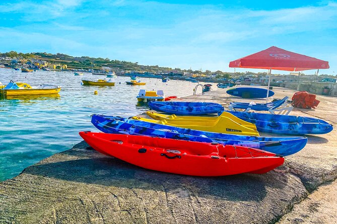 Malta: Ultimate Kayak Adventure - Following the rocky coast toward Munxar Window