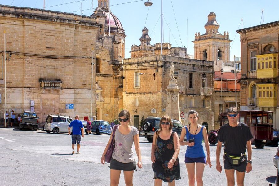 Malta: Vintage Bus Ride through the Three Cities - Comfort, access, and what to bring