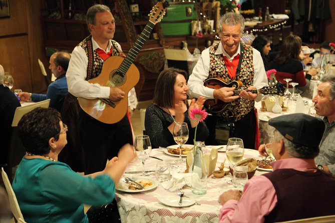 Maltese Folklore Night Tour incl. food and drinks - A Maltese dinner with a show built around it