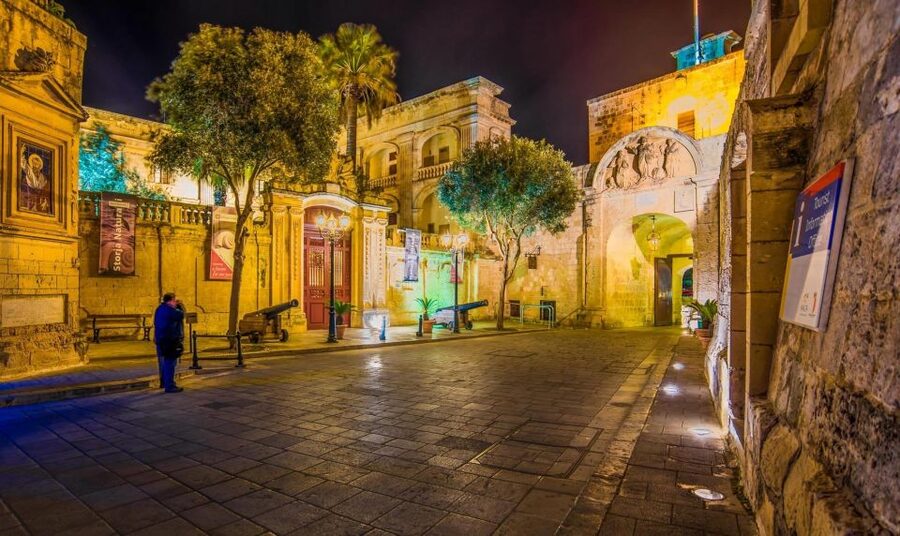 Mdina: Valletta Waterfront Area, Mdina, and Rabat Night Tour - Why Mdina works so well at night