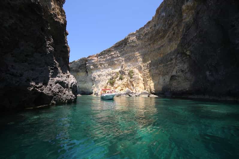 Mellieha: 3:00pm Speedboat round Comino Caves 2h Blue Lagoon - Elephant Rock and the Santa Maria Caves