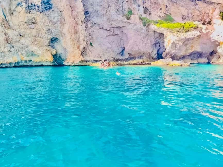 Mgarr/Cirkewwa: Comino, Gozo & Blue Lagoon Private Boat Trip - The sea caves of Comino