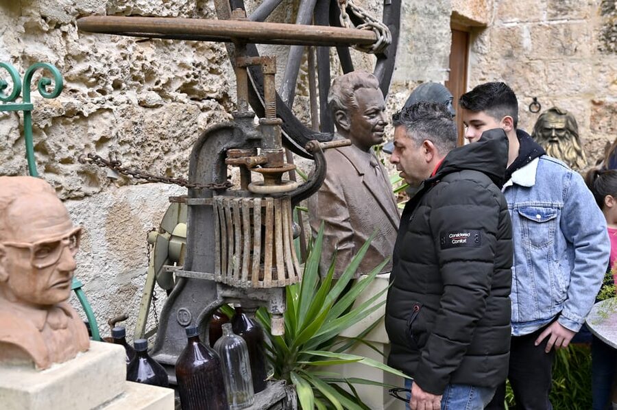 Mosta: City Highlights Tour with Buffet Lunch - What comes with the Maltese buffet