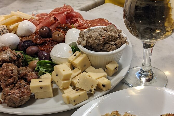Private Valletta Food Tour - Valletta sightseeing with a plate in hand