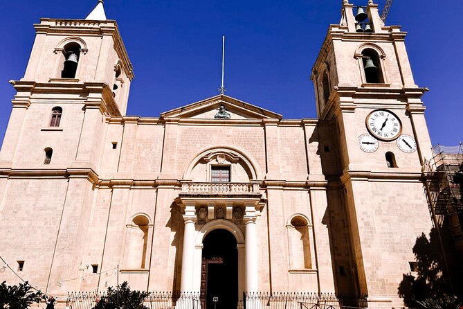 Secrets of St John's Co-Cathedral - Guided Tour - The convenient finish in St John’s Square