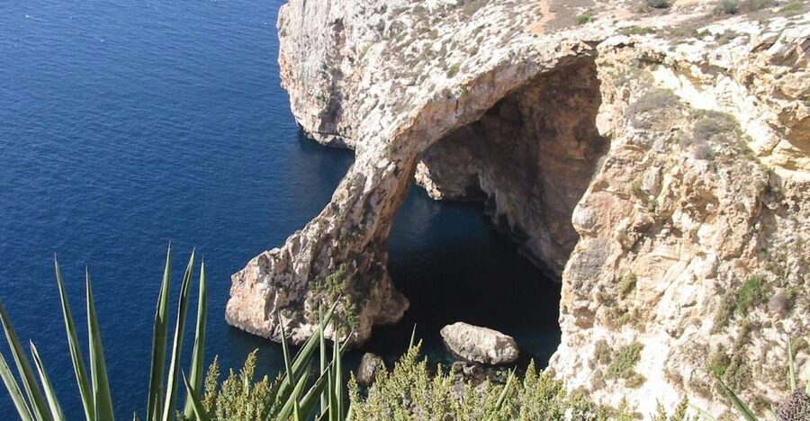 Southern Malta: Blue Grotto, Hagar Qim, and Marsaxlokk Tour - Blue Grotto and Wied iż-Żurrieq