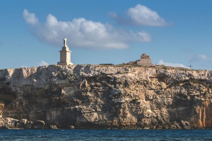 St. Paul's Bay: Gozo, Comino & St. Paul's Bus & Boat Tour - Coastal caves on the way back