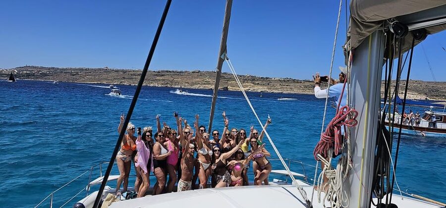 St. Paul's Bay: Half-Day Luxury Catamaran Tour with Drinks - Drinks, snacks, and the onboard feel