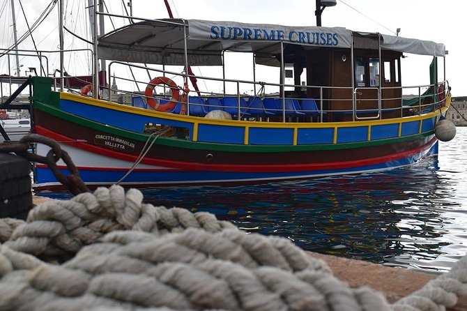 The Traditional Harbour Cruise - The boat, seating, and onboard comfort