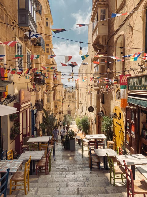 Valletta: Express Walk with a Local in 60 minutes - Local food, cafes, and evening stops