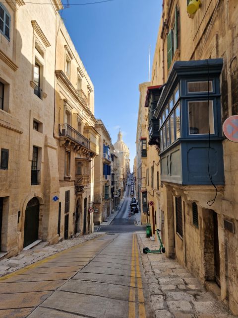 Valletta: Food Walking Tour with Tastings - What the guide adds to the food