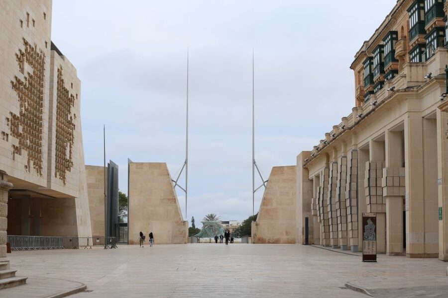 Valletta: Guided City Walking Tour - Churches, palaces, and the value of outside explanations