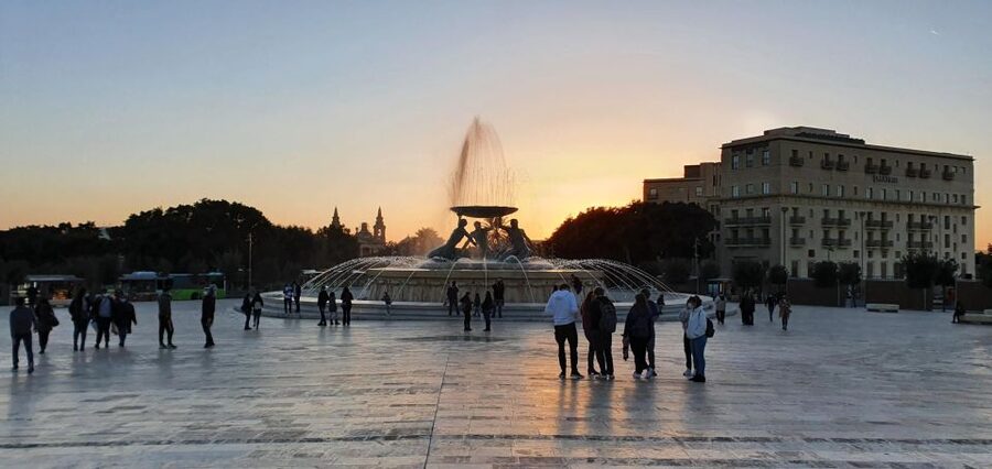 Valletta: Private Maltese Cuisine Walking Tour - Pastizzi at the Triton Fountain