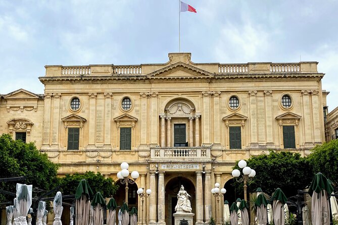 Valletta Private Walking Tour - Upper Barrakka Gardens and the Grand Harbour pause