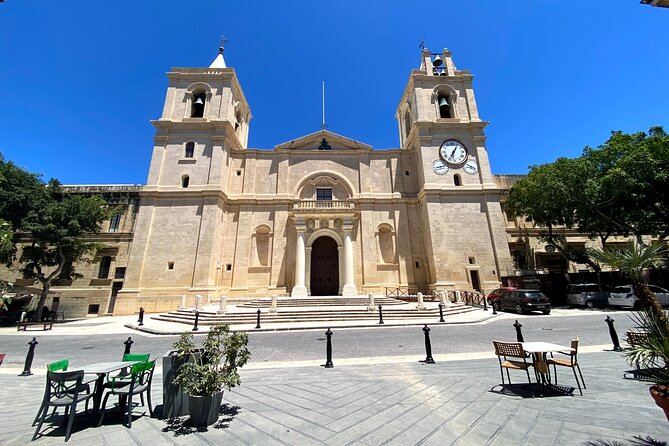 Valletta Private Walking Tour - Squares and palaces at the center of Valletta