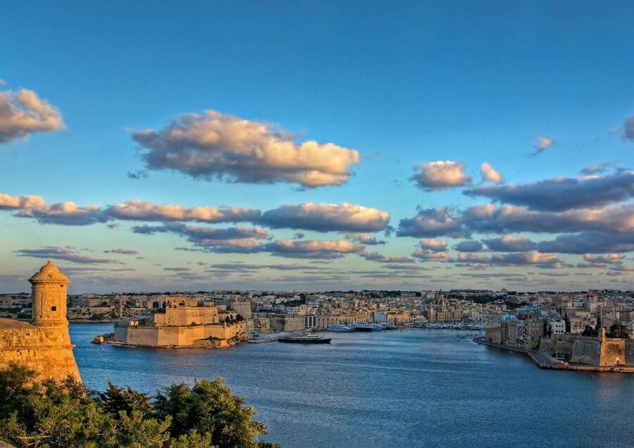 Valletta: Self-Guided Historical Walking Tour (Audio Guide) - Upper Barrakka Gardens and the city’s grand entrance