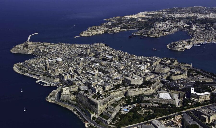 Valletta: Self-Guided Historical Walking Tour (Audio Guide) - Fort Saint Elmo and the two Barrakka Gardens