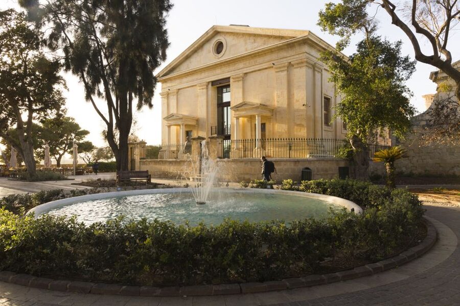 Valletta: Street Food and Culture Walking Tour - Cisk Lager and Kinnie