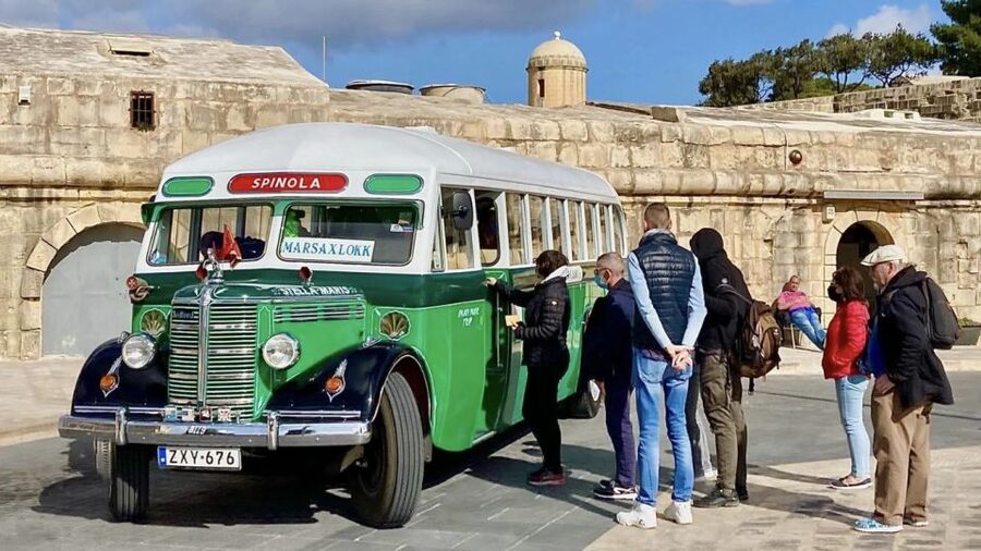 Valletta: Vintage Bus to Valletta, Sliema, Rabat & Mdina - Valletta to Mdina: the most useful journey